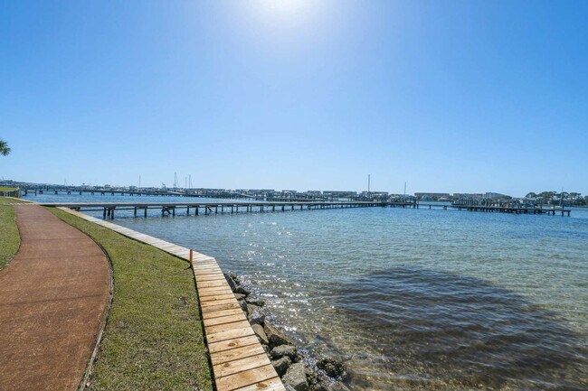 Building Photo - 214 Miracle Strip Pkwy SW