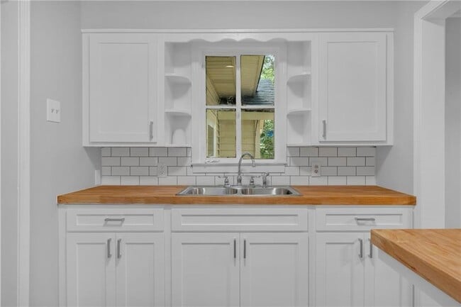 Building Photo - 4805 Chaudron Dr