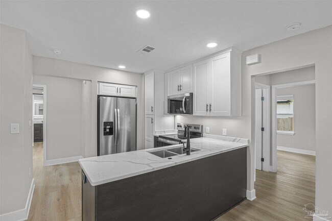 Building Photo - 721 W Jordan St