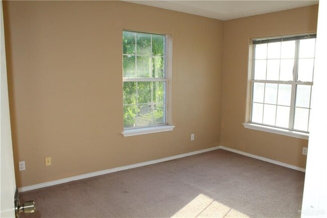 Building Photo - 12 Ashley Dr