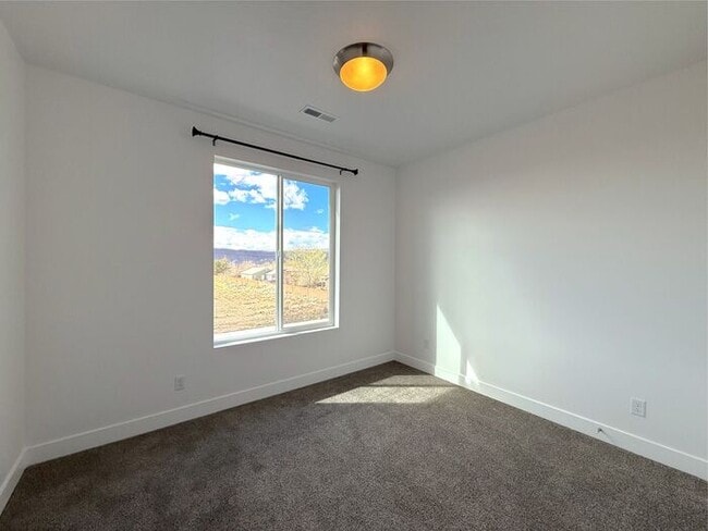 Building Photo - Brand New 3 bed, 2.5 Bath 1 car garage Townhome