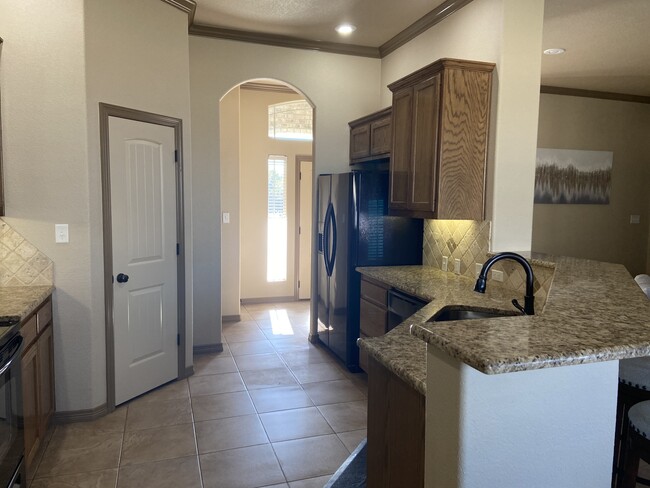 Building Photo - 4007 Salt Fork Dr