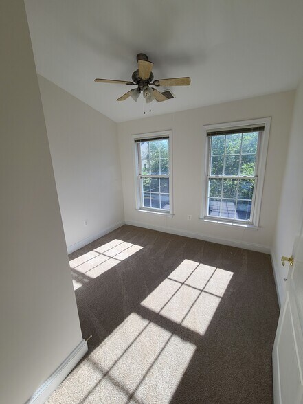 Bedroom #3 - 25807 Turlough Ter