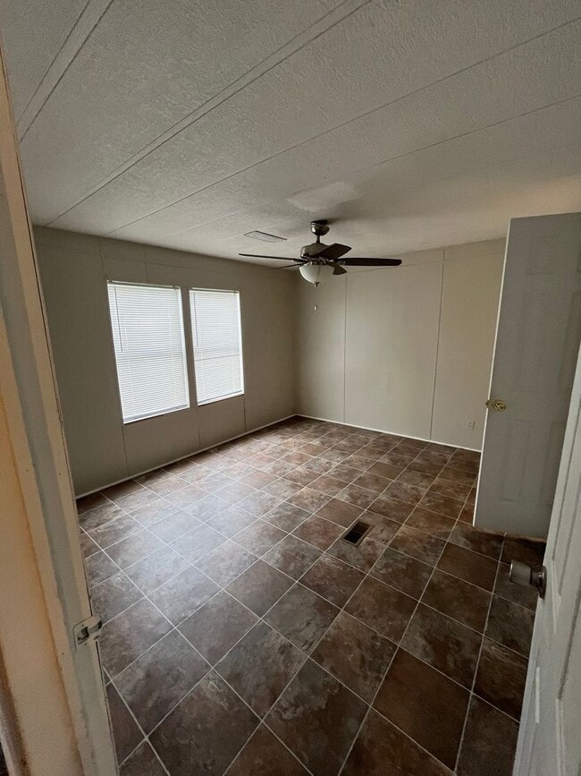 Building Photo - Mobile home for rent
