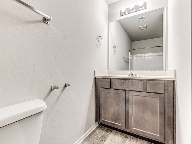 Building Photo - Cute home in Mustang schools + 3 bedrooms + 2 bathrooms