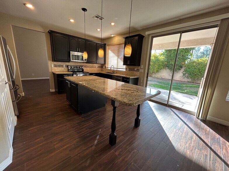 Building Photo - 5163 W Village Dr