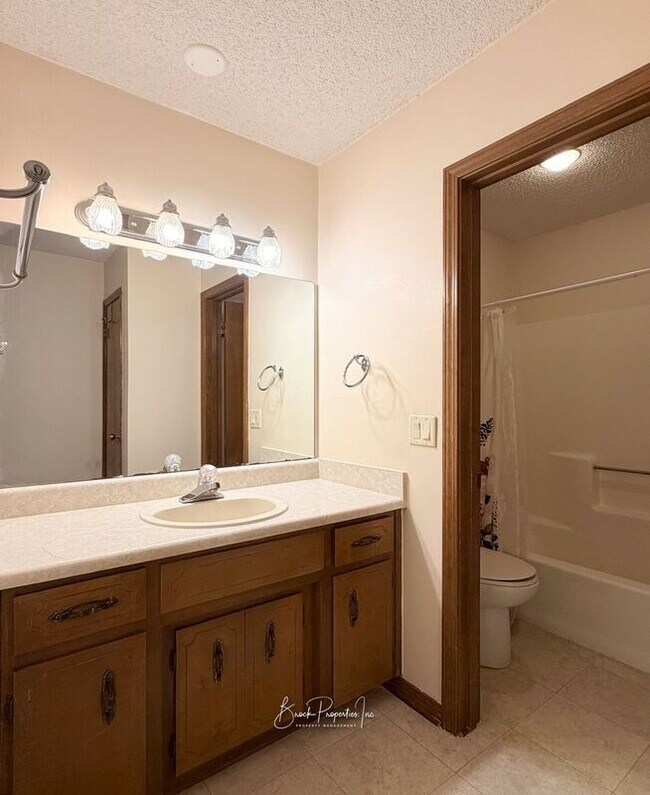 Building Photo - 325 S 73rd Ave
