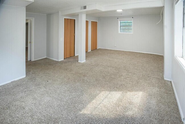 Building Photo - 1422 Flamingo Ln