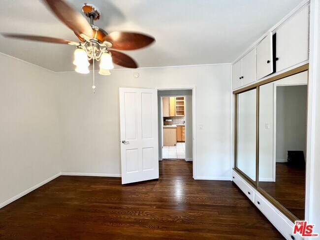 Building Photo - 5039 Inadale Ave