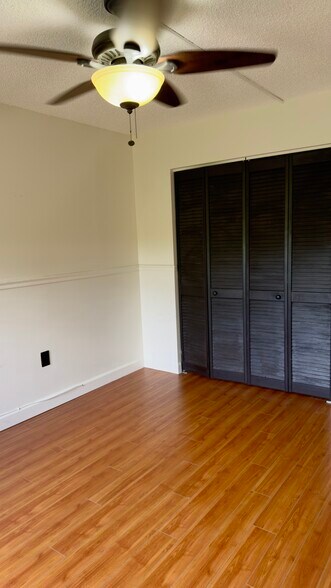 Building Photo - 13000 SW 92nd Ave