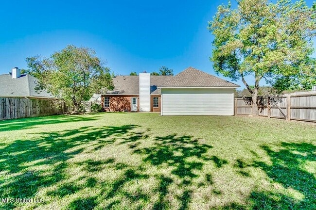 Building Photo - 301 White Oak Dr