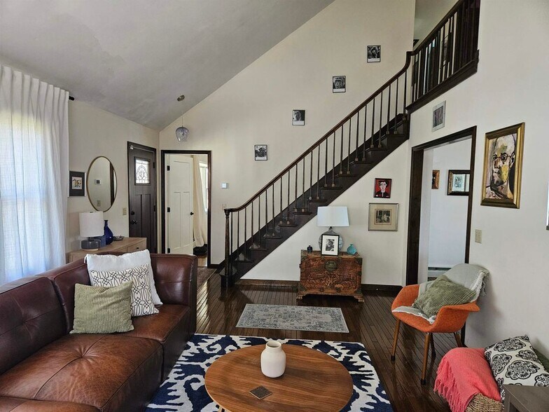 Building Photo - 13 Mitchell