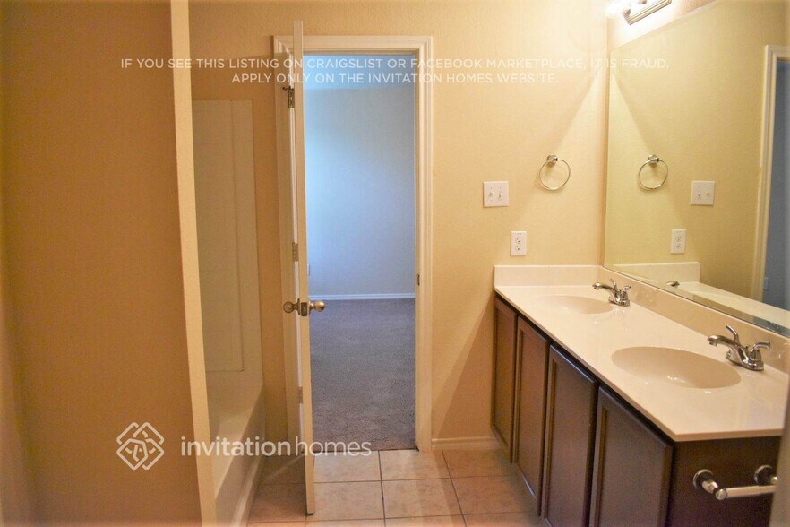 Building Photo - 5544 Thunder Bay Dr