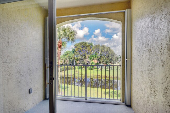 Building Photo - 2020 Greenview Shores Blvd