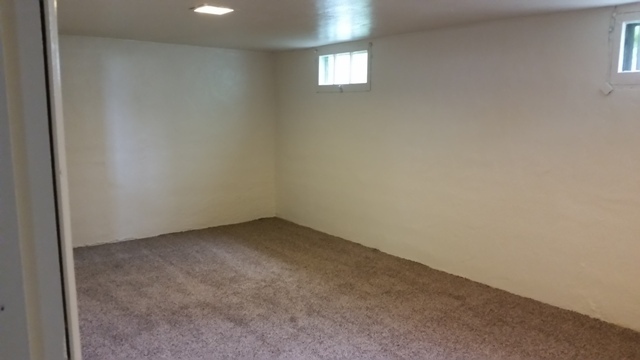 Building Photo - Duplex With Lots Of Room