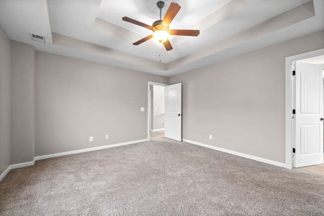 Building Photo - Pet Friendly Three Bedroom!