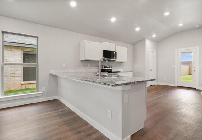 Building Photo - Fabulous and New! 3/2/2