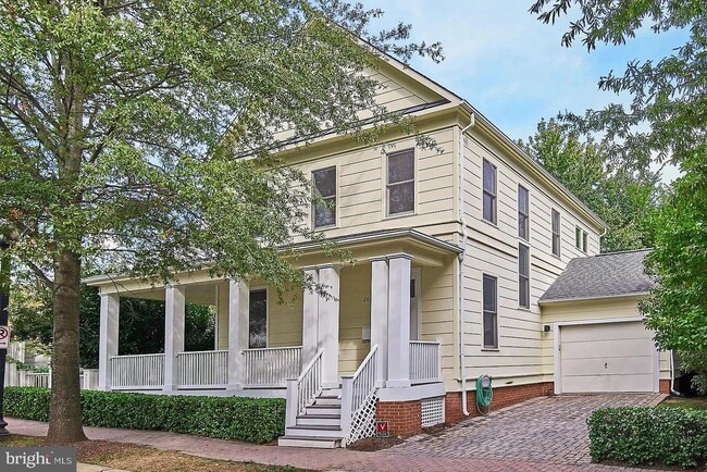 Building Photo - 2015 N Pollard St