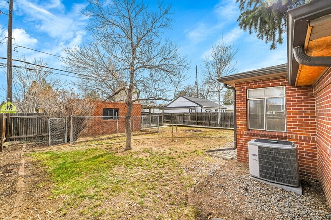 Building Photo - $2,540.95, 3 bed, 1 bath located in Denver with a newly renovated kitchen and In Unit Laundry!