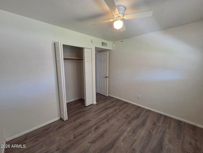 Building Photo - 6401 E Parkview Dr