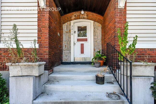 Building Photo - 2610 Woodburn Ave