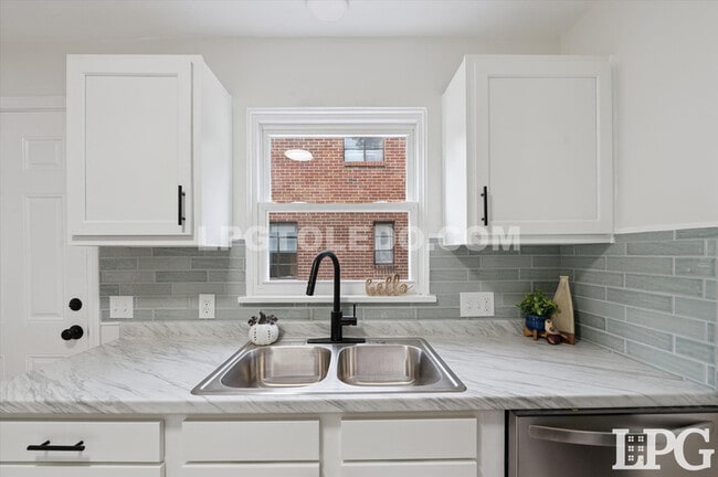 Building Photo - 2736 Northwood Ave