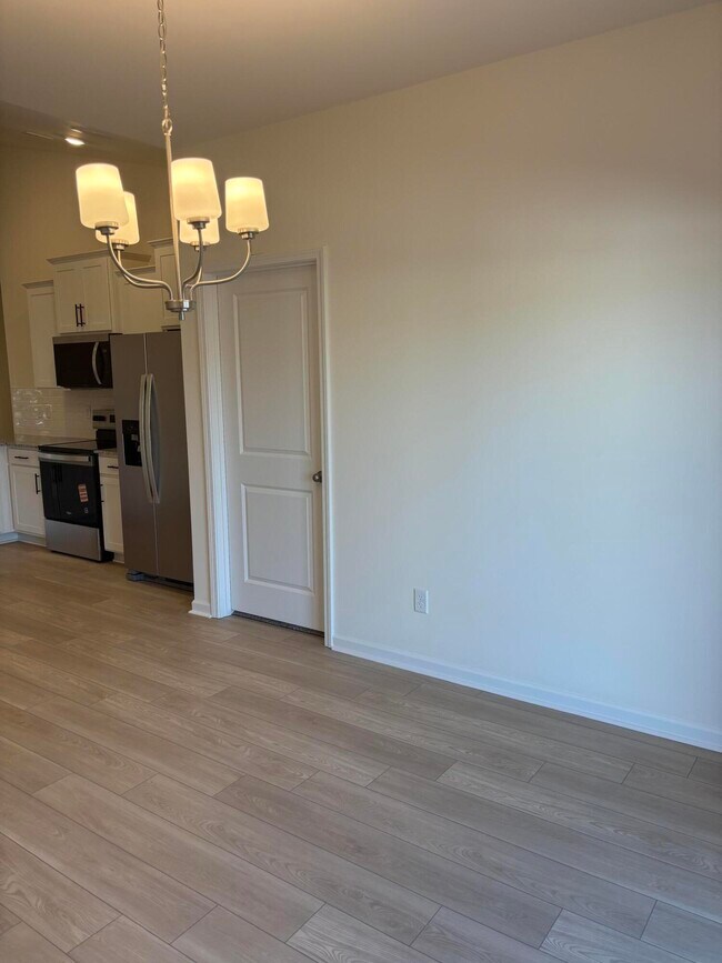 Building Photo - 370 Acorn St