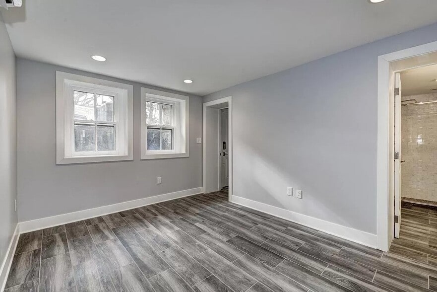 Building Photo - 4114 Chesapeake St NW