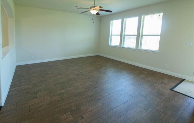 Building Photo - 1327 Graham Trace Ln