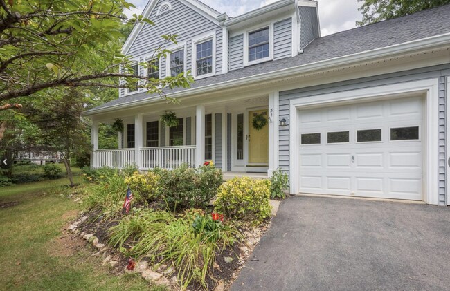 Primary Photo - Stunning 4-Bedroom Home with Spacious Layo...