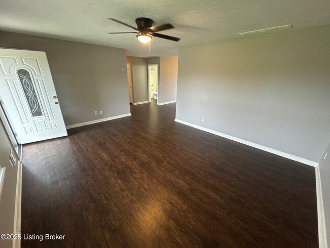 Building Photo - 576 Circle Valley Dr