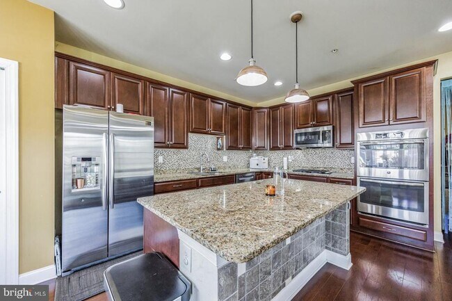 Building Photo - 105 Elton Farm Cir