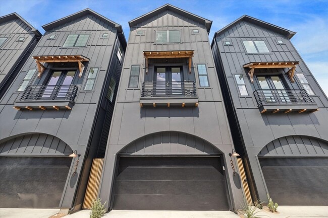 Building Photo - 2219 Bevis St