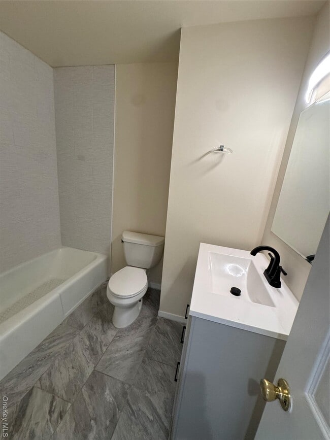 Building Photo - 284 Main St