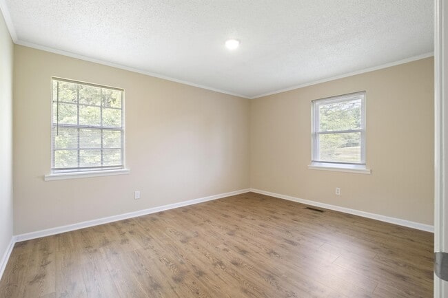 Building Photo - 4580 Rainbow Dr