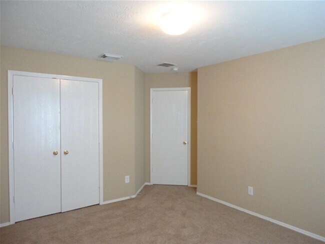 Building Photo - 18227 Thicket Grove Rd