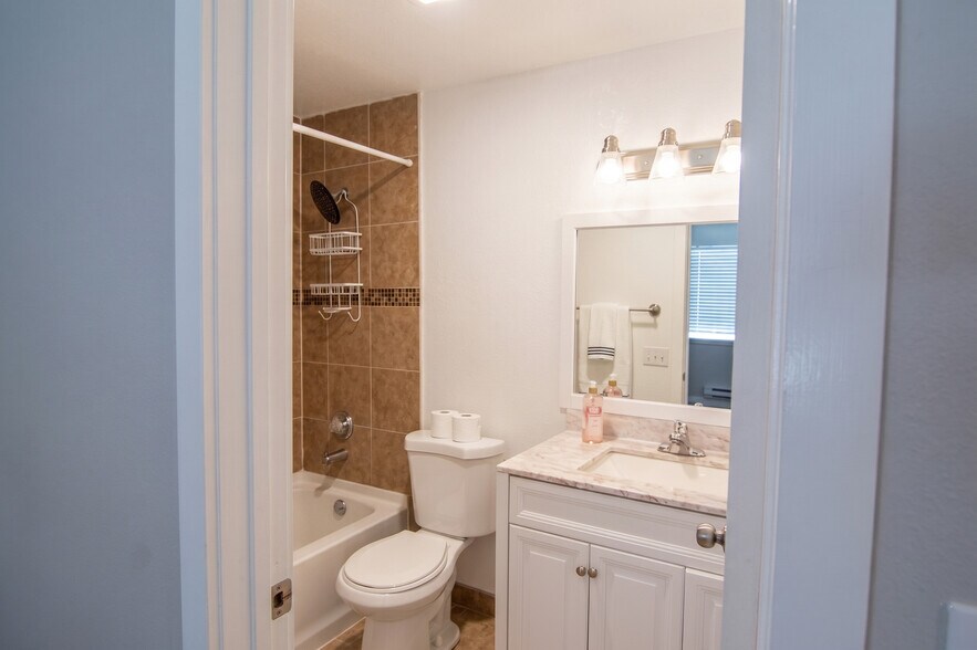 Building Photo - 16817 Larch Way