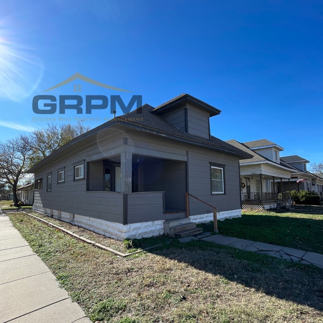 Primary Photo - Large 3 Bedroom