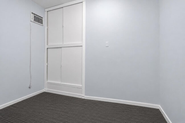 Building Photo - 406 7th St