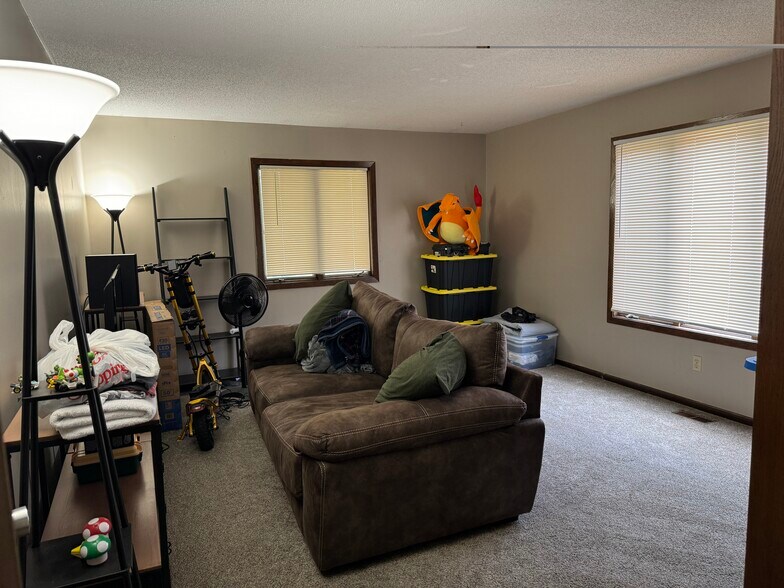 Building Photo - 422 Commodore Dr