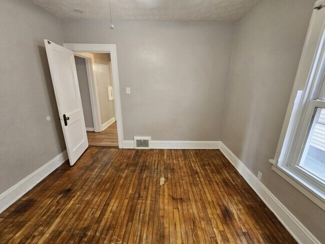 Building Photo - 3272 W 116th St