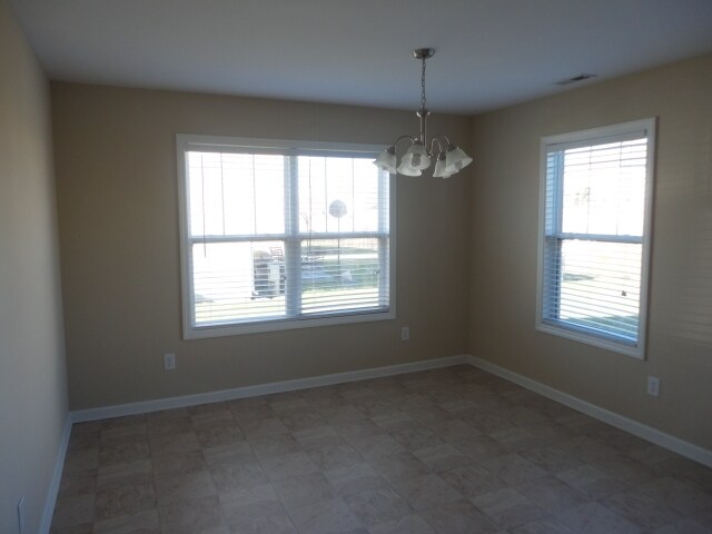 Building Photo - 611 Blue Lake Dr