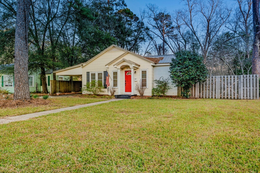 Building Photo - 104 Rosewood Dr