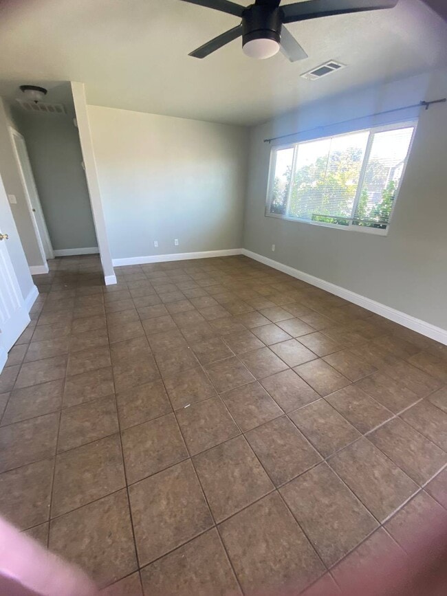 Building Photo - 314 W Maple St