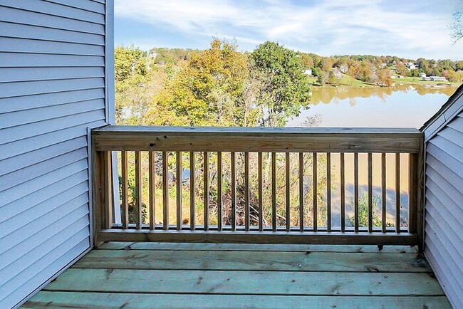 Building Photo - Newly Renovated Condominium in Quail Run