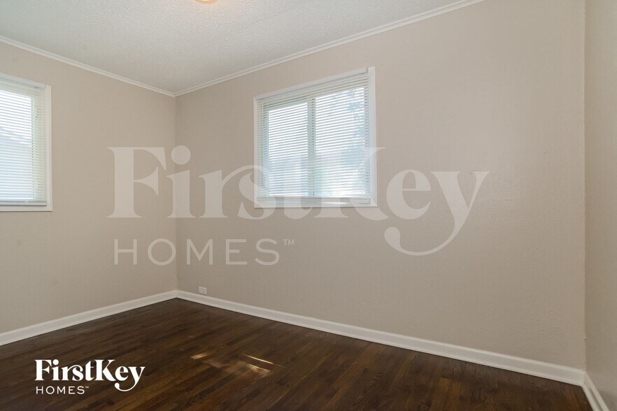 Building Photo - 900 NE 62nd St