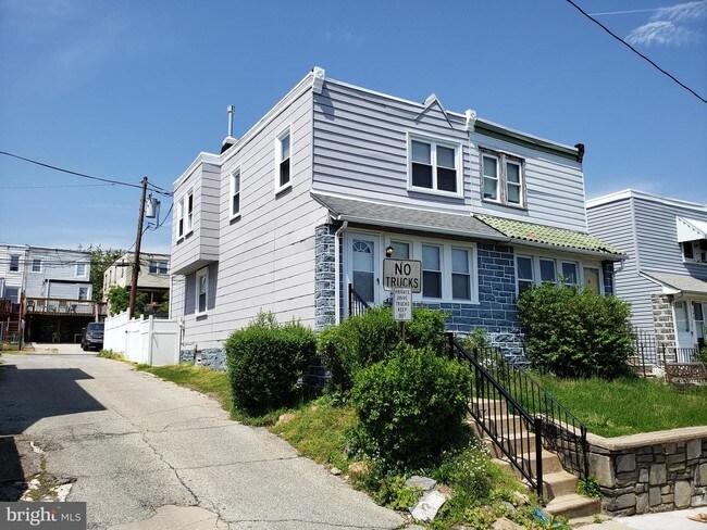Building Photo - 136 Westdale Rd