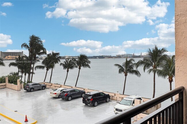 Building Photo - 540 Brickell Key Dr