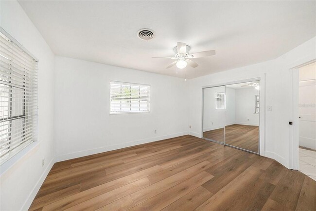 Building Photo - 1100 Snell Isle Blvd NE