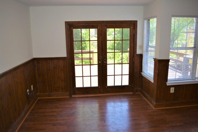 Building Photo - 361 Kent Ln